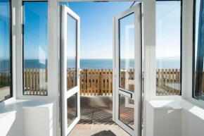 Abalyne Beach House - Stunning 4 bedroom beach house, Sea views throughout, modern and bright house